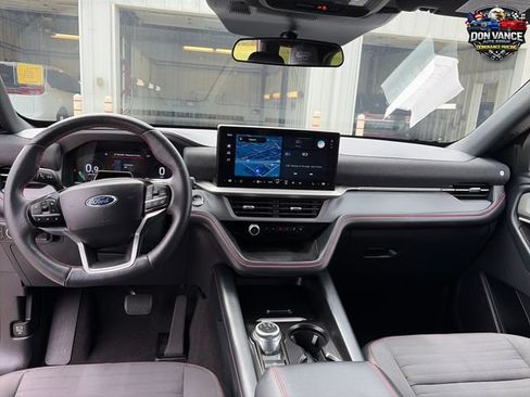 Used 2025 Ford Explorer ST-Line w/ ST-Line Street Pack AWD/4WD image 13