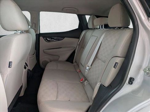 Used 2020 Nissan Rogue Sport SV image 17