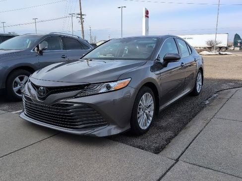 Used 2019 Toyota Camry XLE image 4