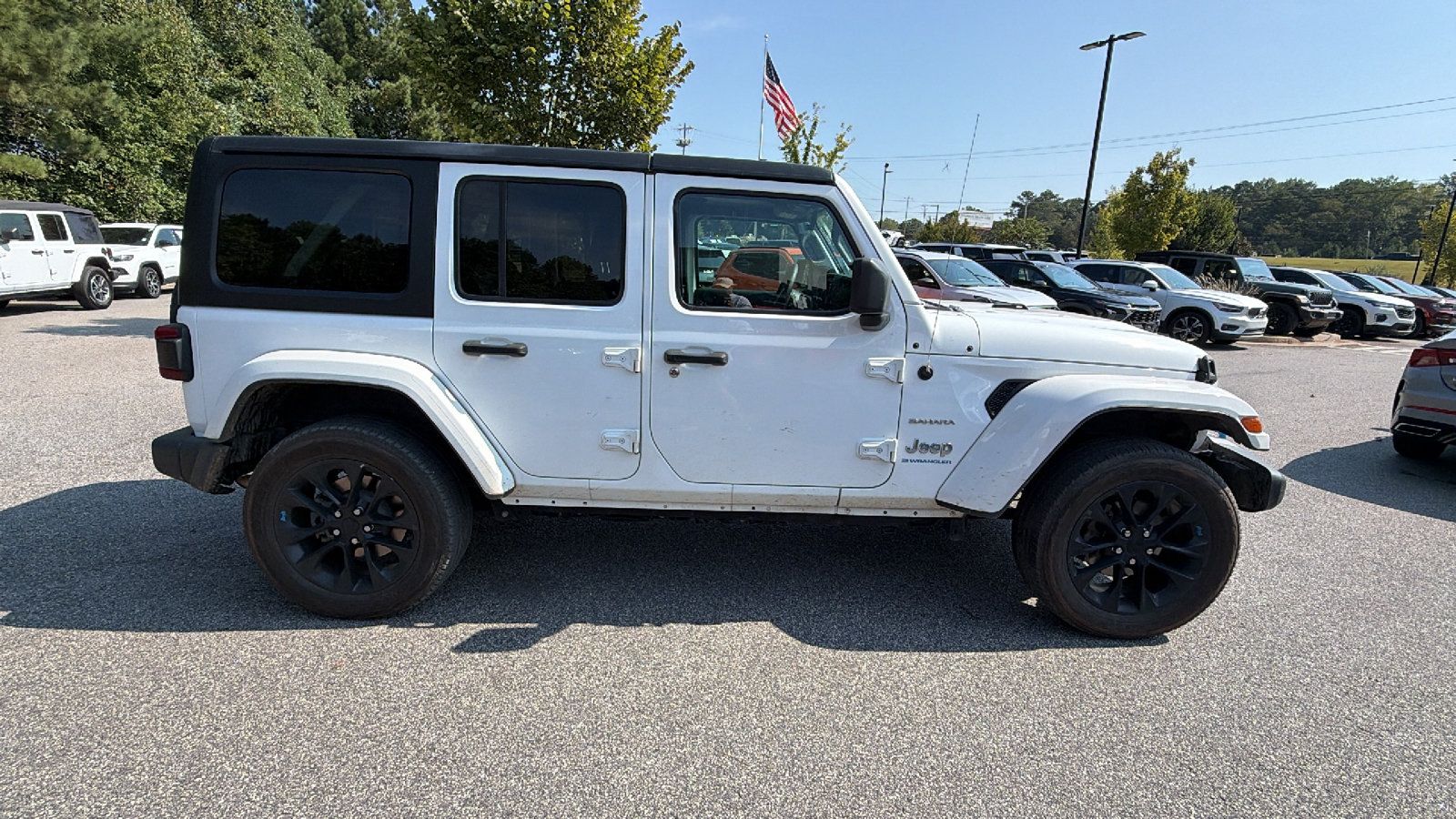 Used 2023 Jeep Wrangler Unlimited Sahara AWD/4WD image 7