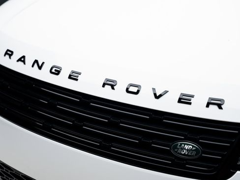 Used 2024 Land Rover Range Rover Sport SE image 12
