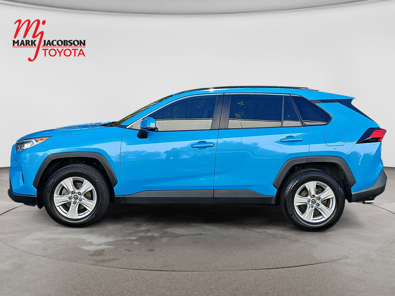 Used 2019 Toyota RAV4 XLE w/ Convenience Package FWD image 13