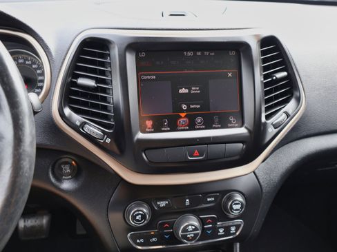 Used 2014 Jeep Cherokee Latitude w/ Comfort/Convenience Group image 19