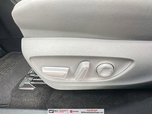 Used 2025 Toyota Highlander XLE image 16