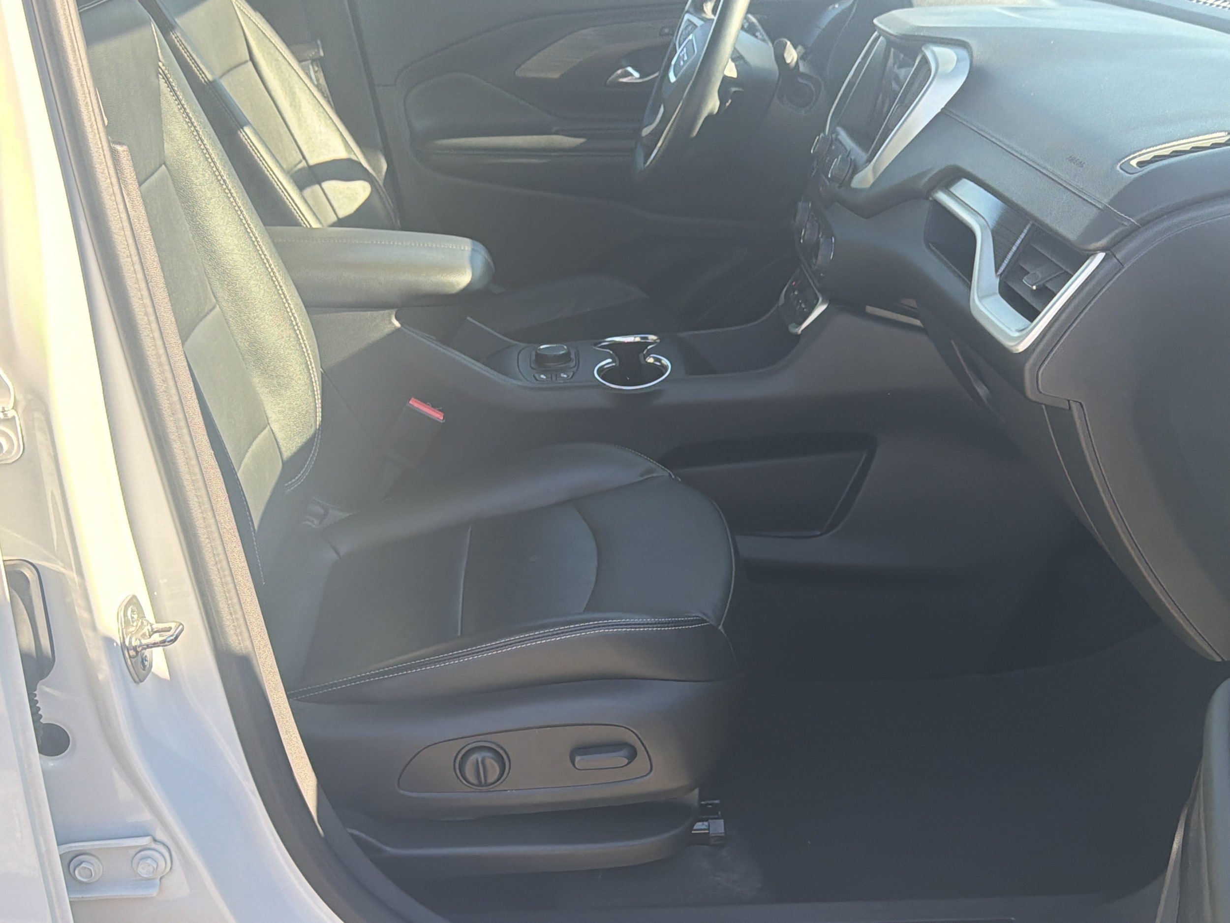 Used 2024 GMC Terrain SLT AWD/4WD image 13