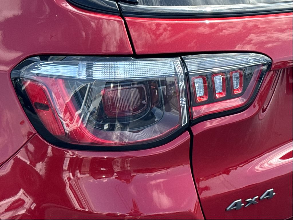 Used 2025 Jeep Compass Trailhawk AWD/4WD image 6