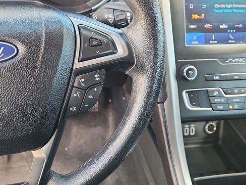 Used 2020 Ford Fusion SE FWD image 15