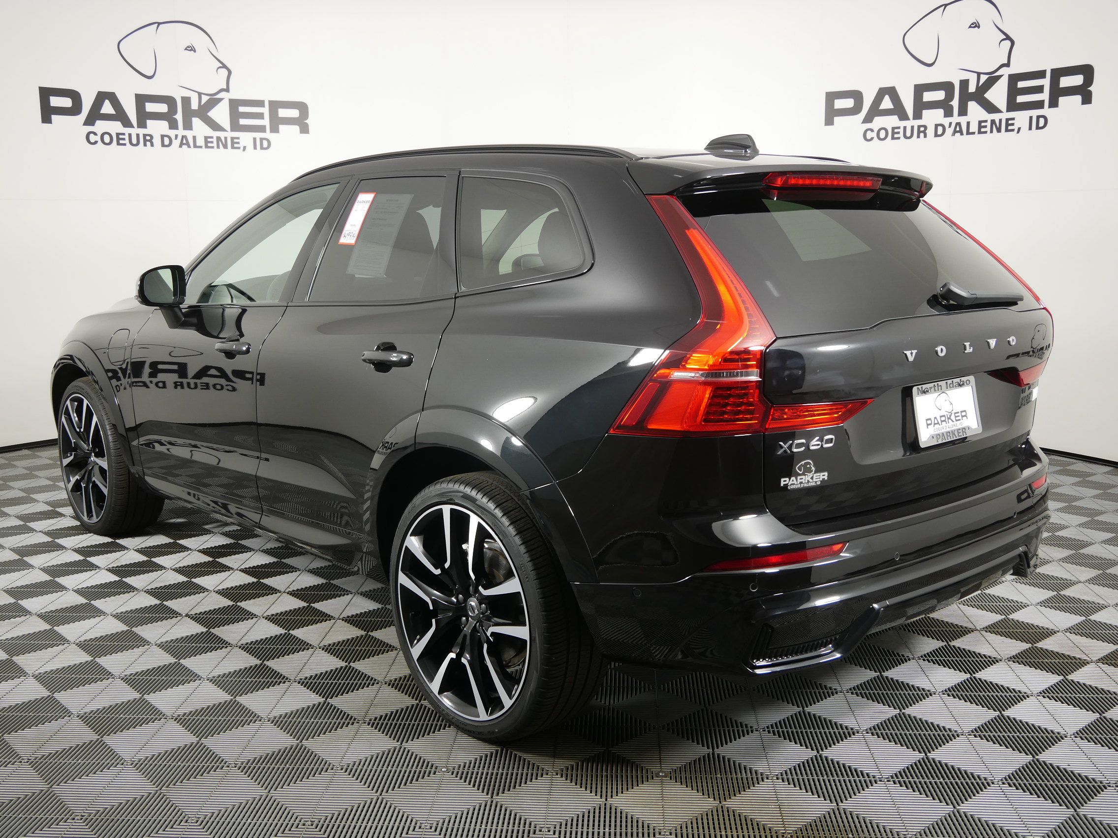 Used 2024 Volvo XC60 T8 Ultimate AWD/4WD image 7