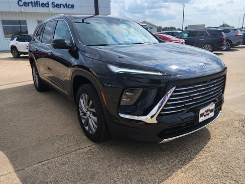 Used 2025 Buick Enclave Preferred AWD/4WD image 3