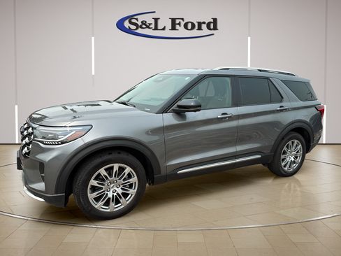 Certified 2026 Ford Explorer Platinum AWD/4WD image 2