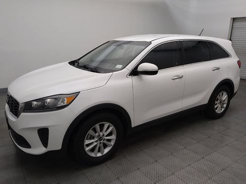 Used 2019 Kia Sorento FWD V6 image 2