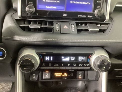 Used 2019 Toyota RAV4 XLE Premium image 25