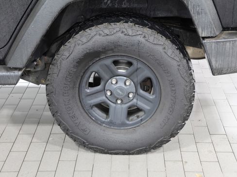 Used 2017 Jeep Wrangler Unlimited Sport w/ Connectivity Group image 13