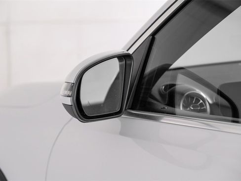 Used 2020 Mercedes-Benz GLB 250 w/ Premium Package image 43