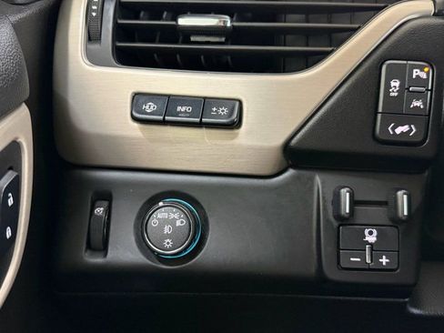 Used 2017 GMC Yukon Denali image 33