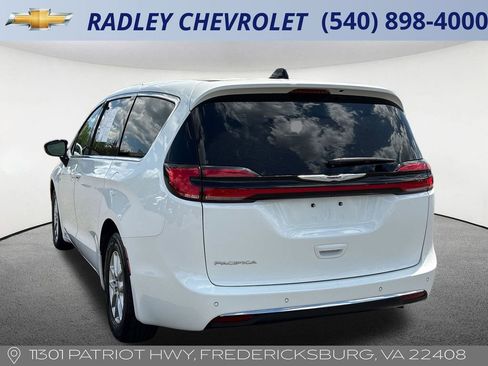 Used 2024 Chrysler Pacifica Touring-L image 28