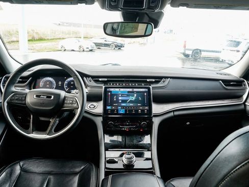 Used 2023 Jeep Grand Cherokee L Limited w/ Black Appearance Package image 12