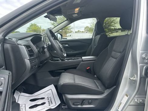 Used 2024 Nissan Rogue SV AWD/4WD image 12