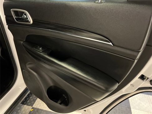 Used 2019 Jeep Grand Cherokee Limited image 14