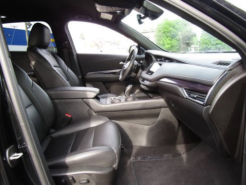 Used 2022 Cadillac XT4 Luxury AWD/4WD image 24