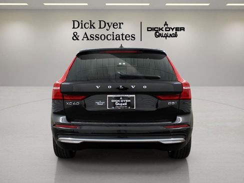 Certified 2023 Volvo XC60 B5 Ultimate w/ Climate Package image 3