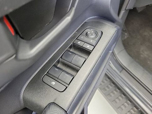 Used 2025 Toyota 4Runner SR5 AWD/4WD image 19