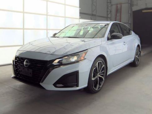 Used 2023 Nissan Altima 2.5 SR AWD/4WD image 4