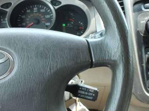 Used 2001 Toyota Highlander 2WD w/ Quick-Order Pkg image 21