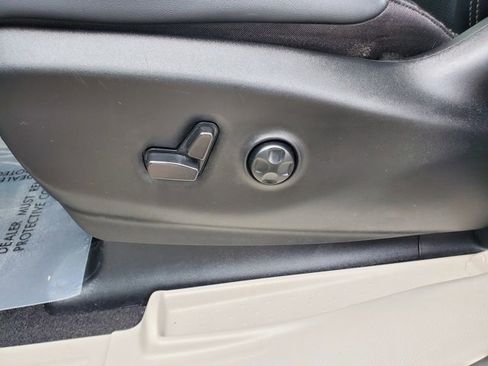 Certified 2024 Chrysler Pacifica Touring-L image 5