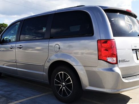 Used 2017 Dodge Grand Caravan GT FWD image 4