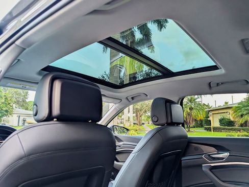 Used 2021 Audi e-tron Premium w/ Towing Package image 29