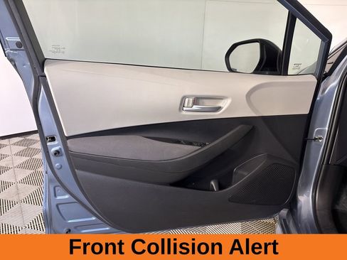 Used 2021 Toyota Corolla LE image 9