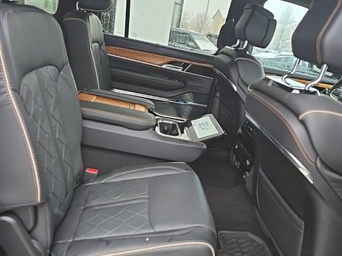 Used 2023 Jeep Grand Wagoneer L Series III image 11