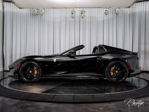 Used 2022 Ferrari 812 GTS RWD image 13