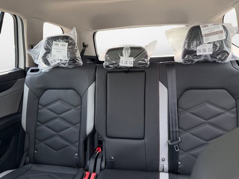 New 2026 Volkswagen Atlas Peak Edition AWD/4WD image 12