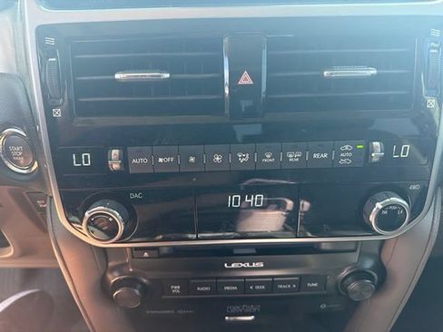 Used 2022 Lexus GX 460 Premium w/ Accessory Package AWD/4WD image 14