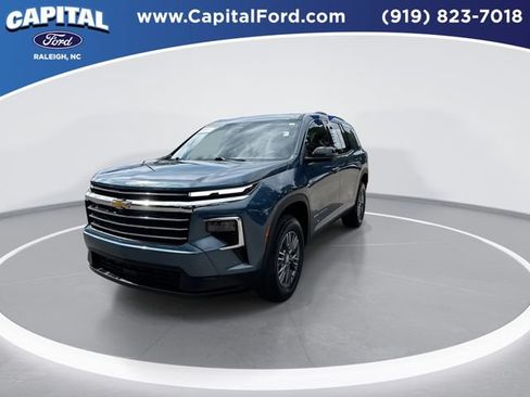Used 2026 Chevrolet Traverse LT w/ Driver Confidence Package FWD image 4