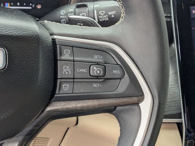 Used 2023 Jeep Grand Cherokee Limited AWD/4WD image 16