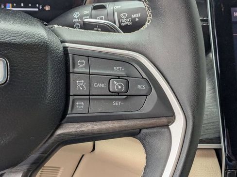 Certified 2023 Jeep Grand Cherokee Limited AWD/4WD image 16