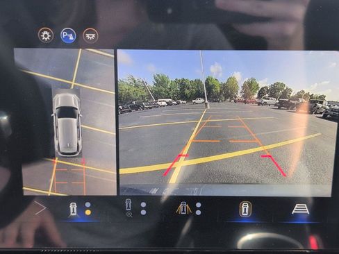 New 2026 Chevrolet Equinox LT w/ Convenience Package II FWD image 23
