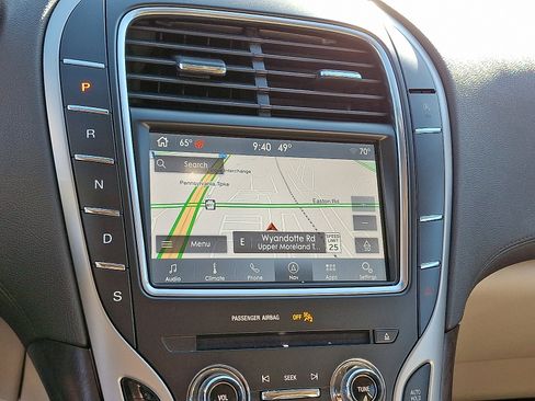 Used 2020 Lincoln Nautilus Reserve image 18