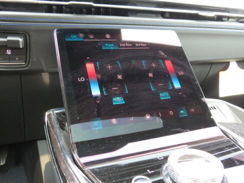 New 2025 Cadillac Escalade IQ Luxury 1 w/ Smart Trailering package image 31