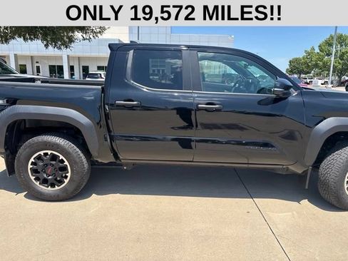 Used 2024 Toyota Tacoma TRD Sport AWD/4WD image 2