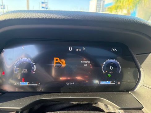 Used 2024 Jeep Grand Cherokee Limited w/ Luxury Tech Group II RWD image 22