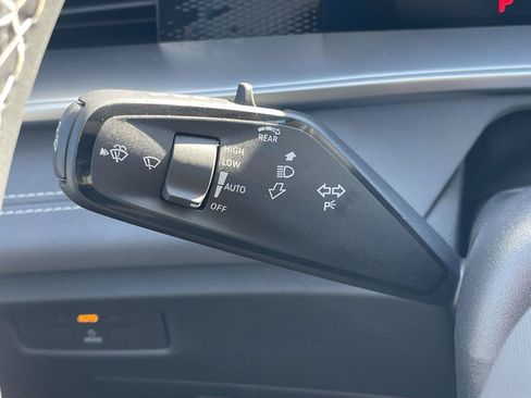 Certified 2026 Volkswagen Tiguan SE w/ Panoramic Sunroof Package FWD image 25