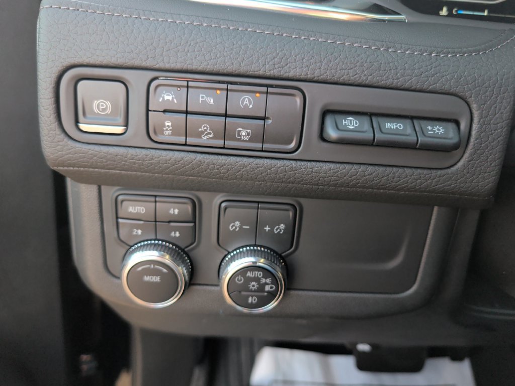 Used 2023 GMC Yukon XL Denali AWD/4WD image 15