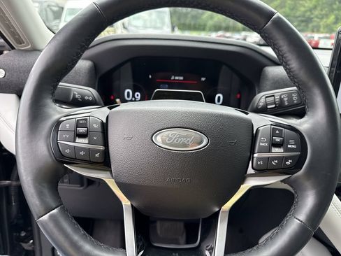 Used 2025 Ford Explorer Platinum w/ LUX Leather Package AWD/4WD image 25