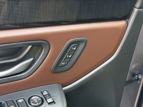 Used 2025 Honda Pilot Elite image 13