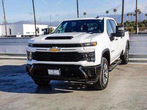 Used 2025 Chevrolet Silverado 2500 Custom w/ Custom Value Package AWD/4WD image 4
