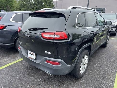 Used 2017 Jeep Cherokee Latitude w/ Comfort/Convenience Group AWD/4WD image 6